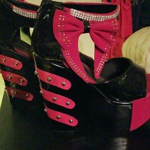 High wedge black and red